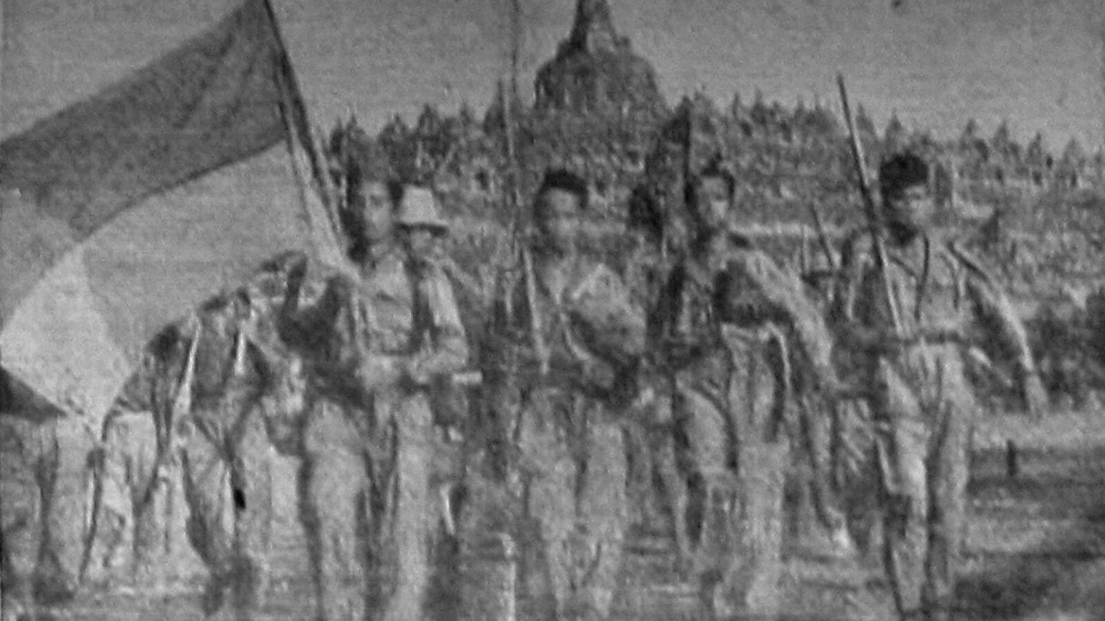 Republican Indonesian soldiers with the national flag in front of Borobudur temple, March 1947.