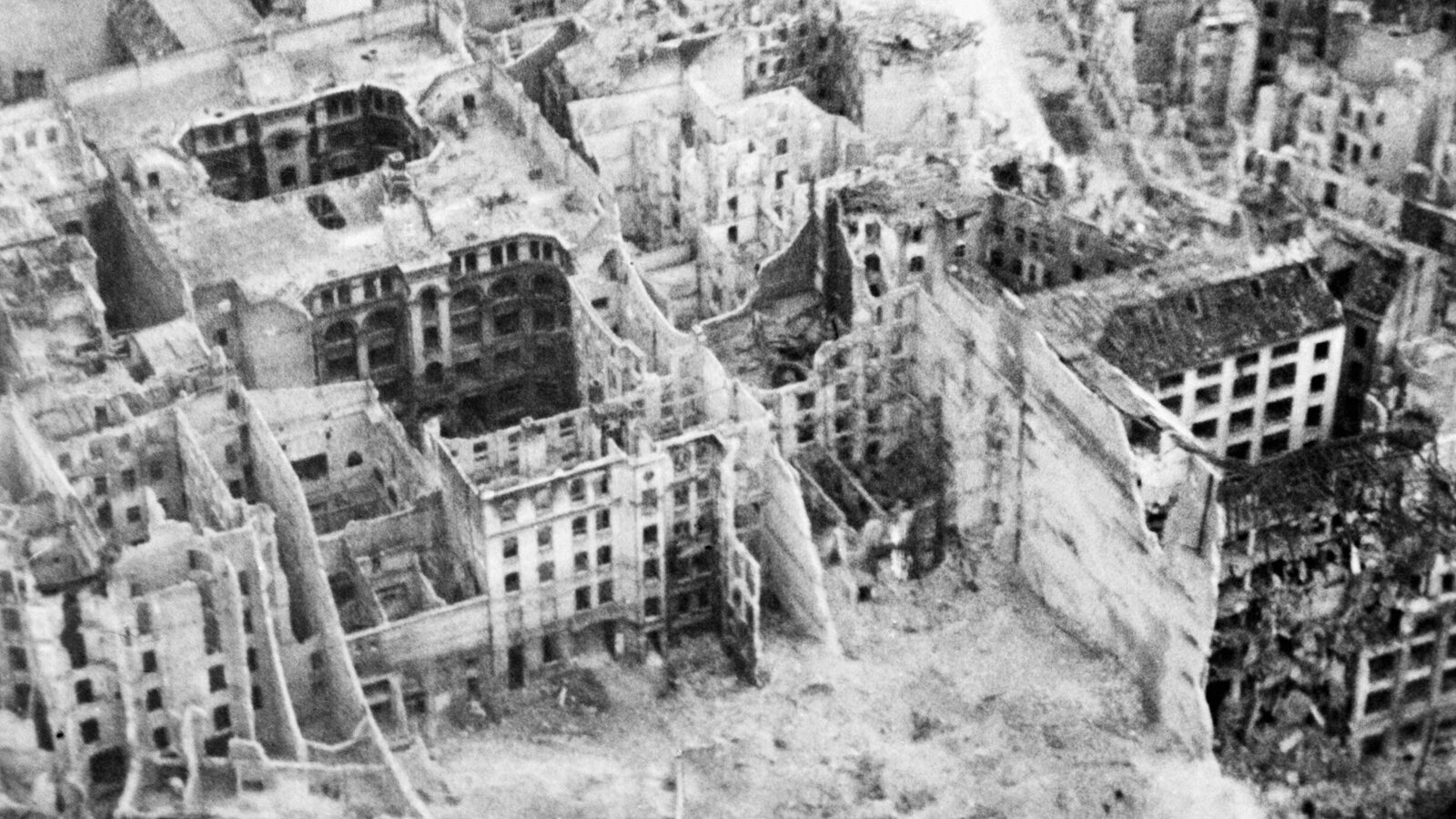 Aerial photograph of ruined buildings in Berlin between Friedrichshain and Lichtenberg, taken from an RAF Mosquito, 1945-1947