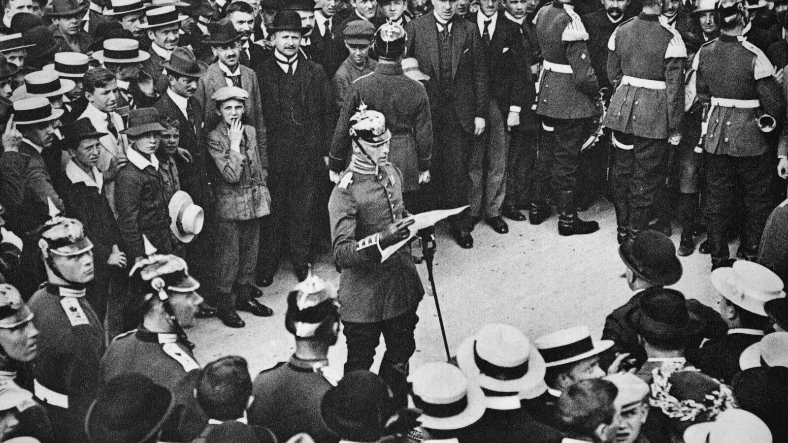 A German officer reads the Kaiser's mobilization order to a crowd in Berlin, 1 August 1914