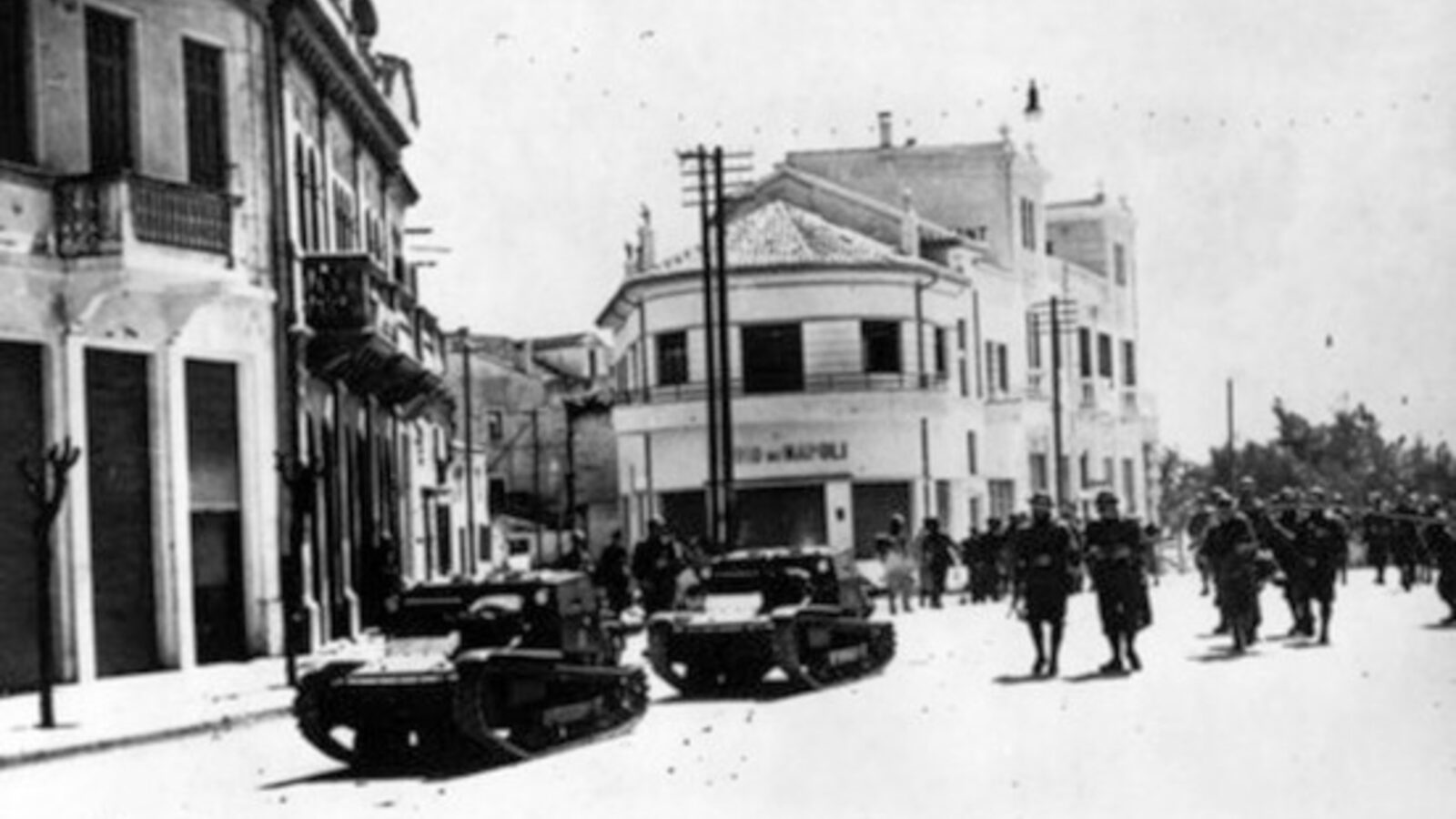 Italian troops and L3/35 light tanks in Durrës during the April 1939 Italian invasion of Albania