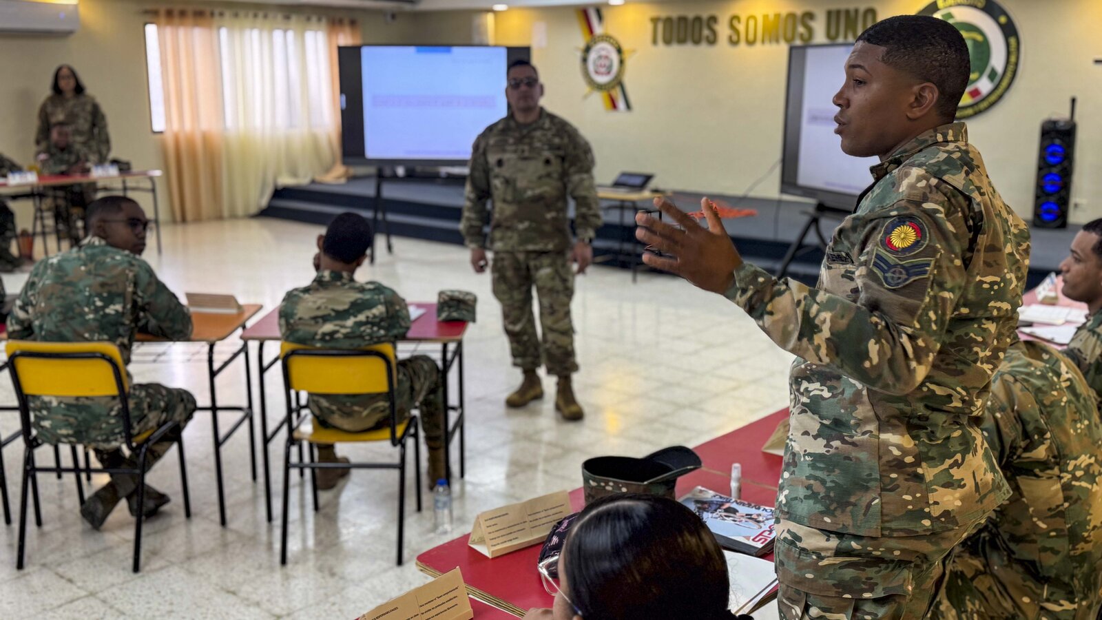 U.S. and Dominican Republic military service members at the School of Infantry for the Enlisted Military, April 2025