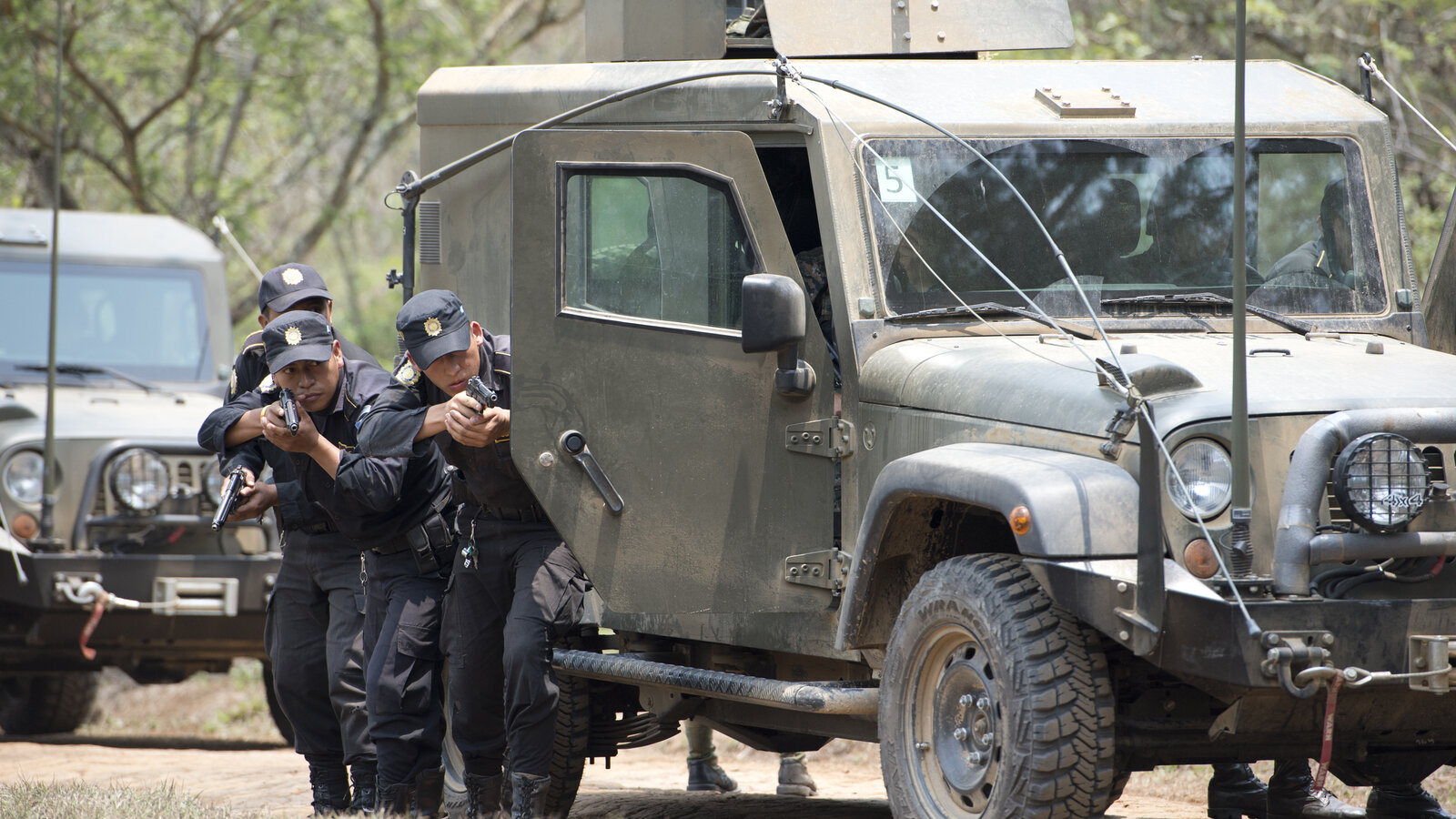 Guatemalan police officers in the Guatemalan Inter-Agency Border Unit (IABU) take a defensive position during vehicle search exercise at the military academy in San Juan Sacatepéquez, May 2013