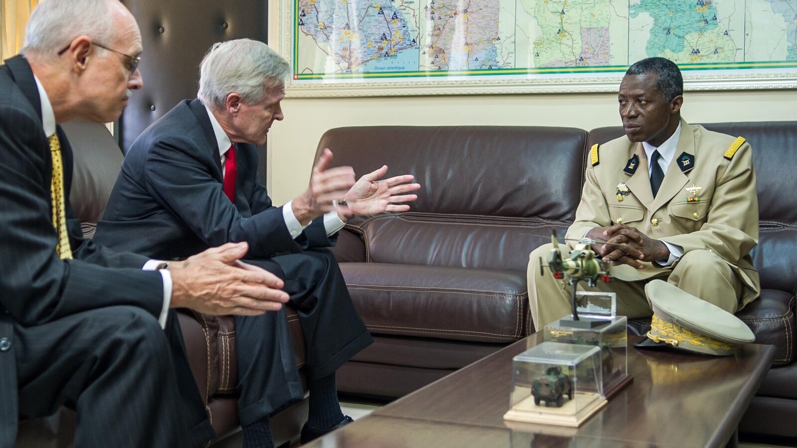U.S. Secretary of the Navy Ray Mabus meets General Titikpina, Chief of Staff for the Armed Forces of the Republic of Togo, in Lomé, August 2012