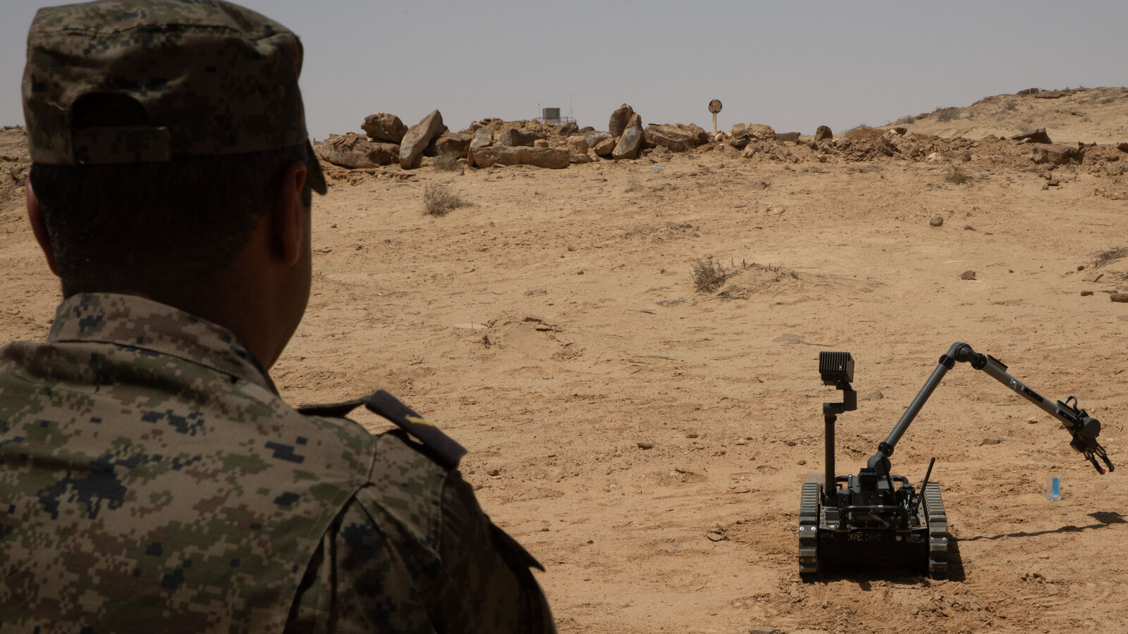 Tunisian Armed Forces member observes a U.S. EOD rover during African Lion 2024 multinational exercise in Ben Ghilouf, Tunisia, May 2024